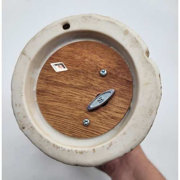 VTG Flambro Old World Santa Claus Musical Figurine Here Comes Santa Claus - Picture 8 of 8